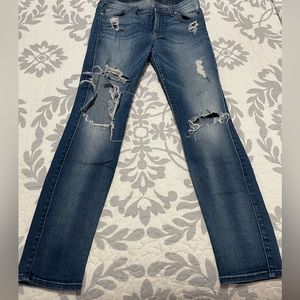 Super cute ripped jeans